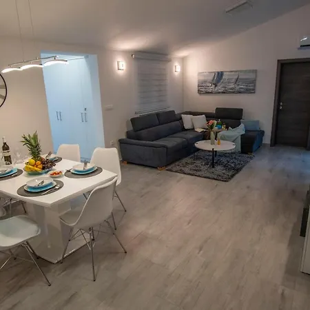 Kuca Za Odmor Lilly Willa Pula