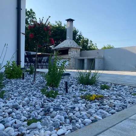 Kuca Za Odmor Lilly Willa Pula