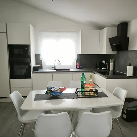 Kuca Za Odmor Lilly Willa Pula